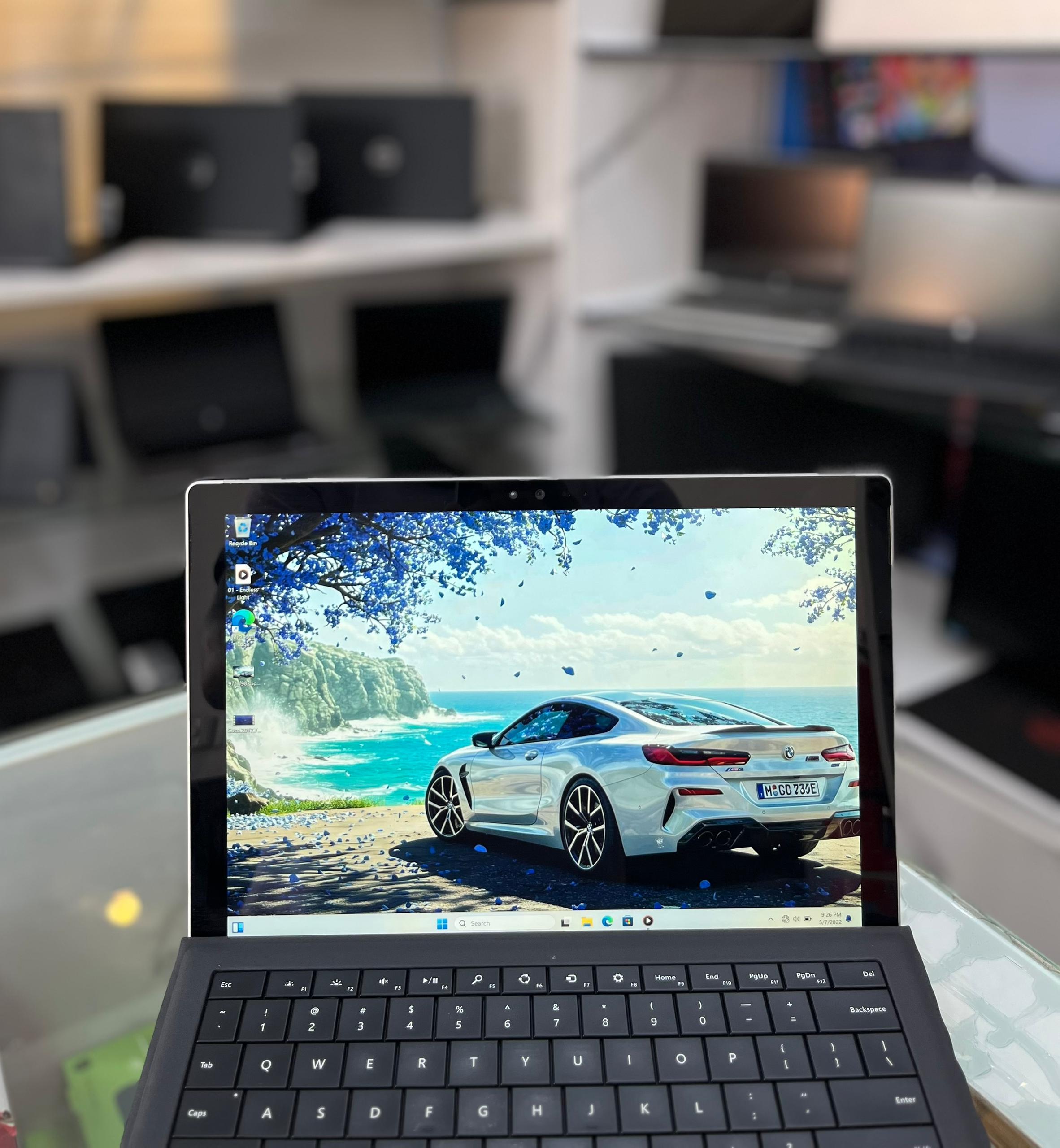 Microsoft Surface Pro 4 – Intel Core i5 6th Gen, 8GB RAM, 256GB SSD, 12.5" Touchscreen 2736×1824