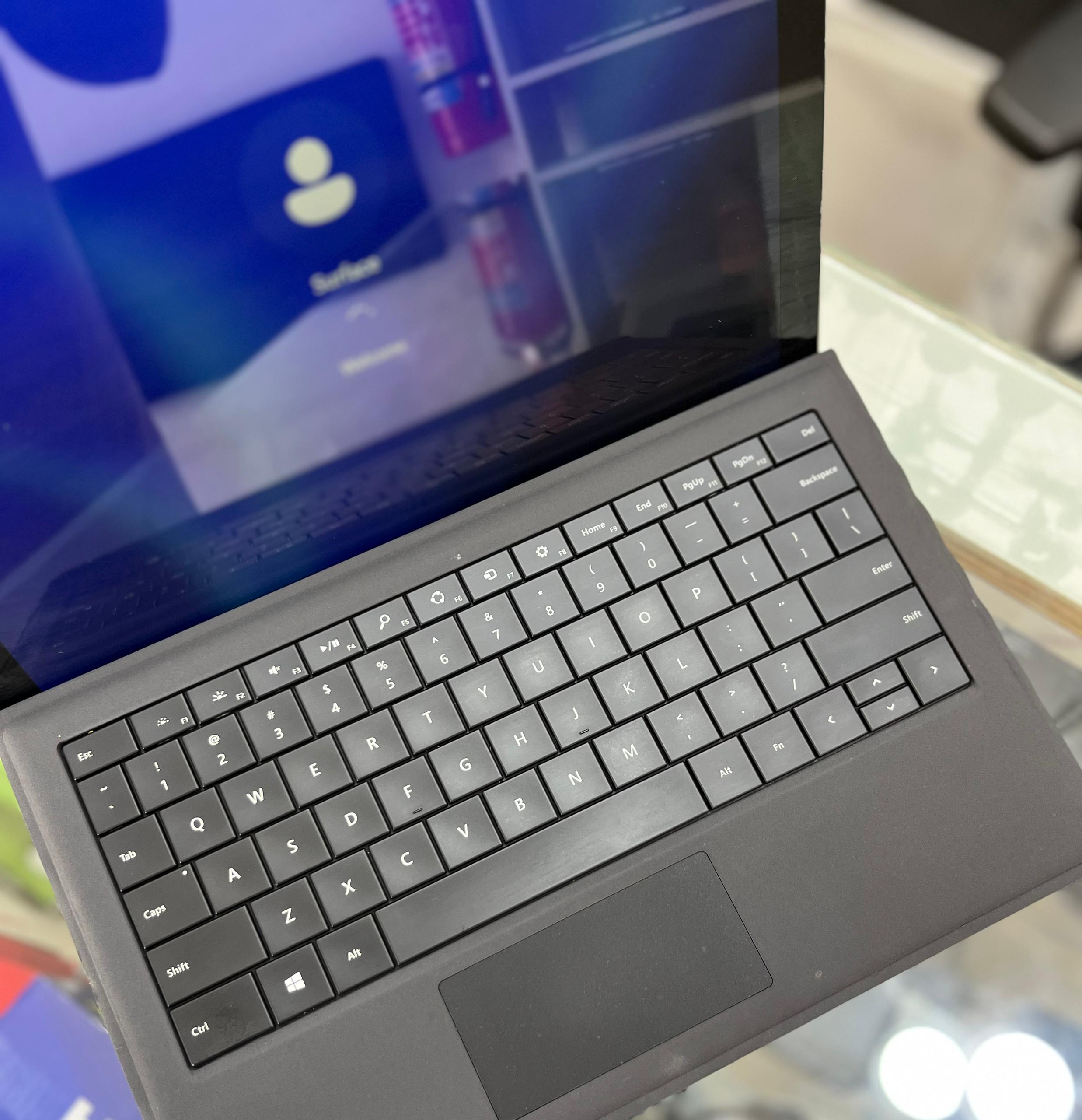 Microsoft Surface Pro 4 – Intel Core i5 6th Gen, 8GB RAM, 256GB SSD, 12.5" Touchscreen 2736×1824