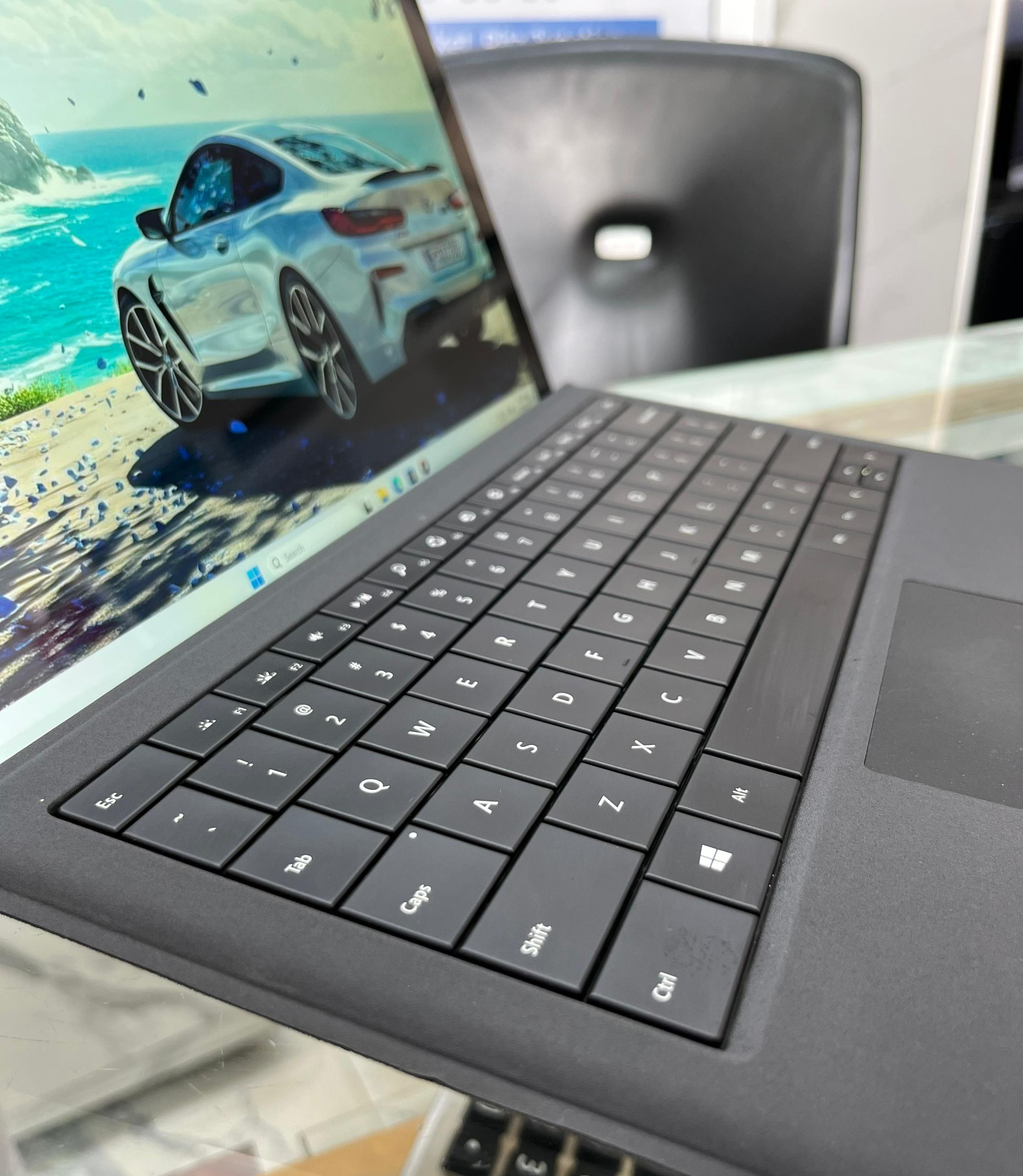 Microsoft Surface Pro 4 – Intel Core i5 6th Gen, 8GB RAM, 256GB SSD, 12.5" Touchscreen 2736×1824