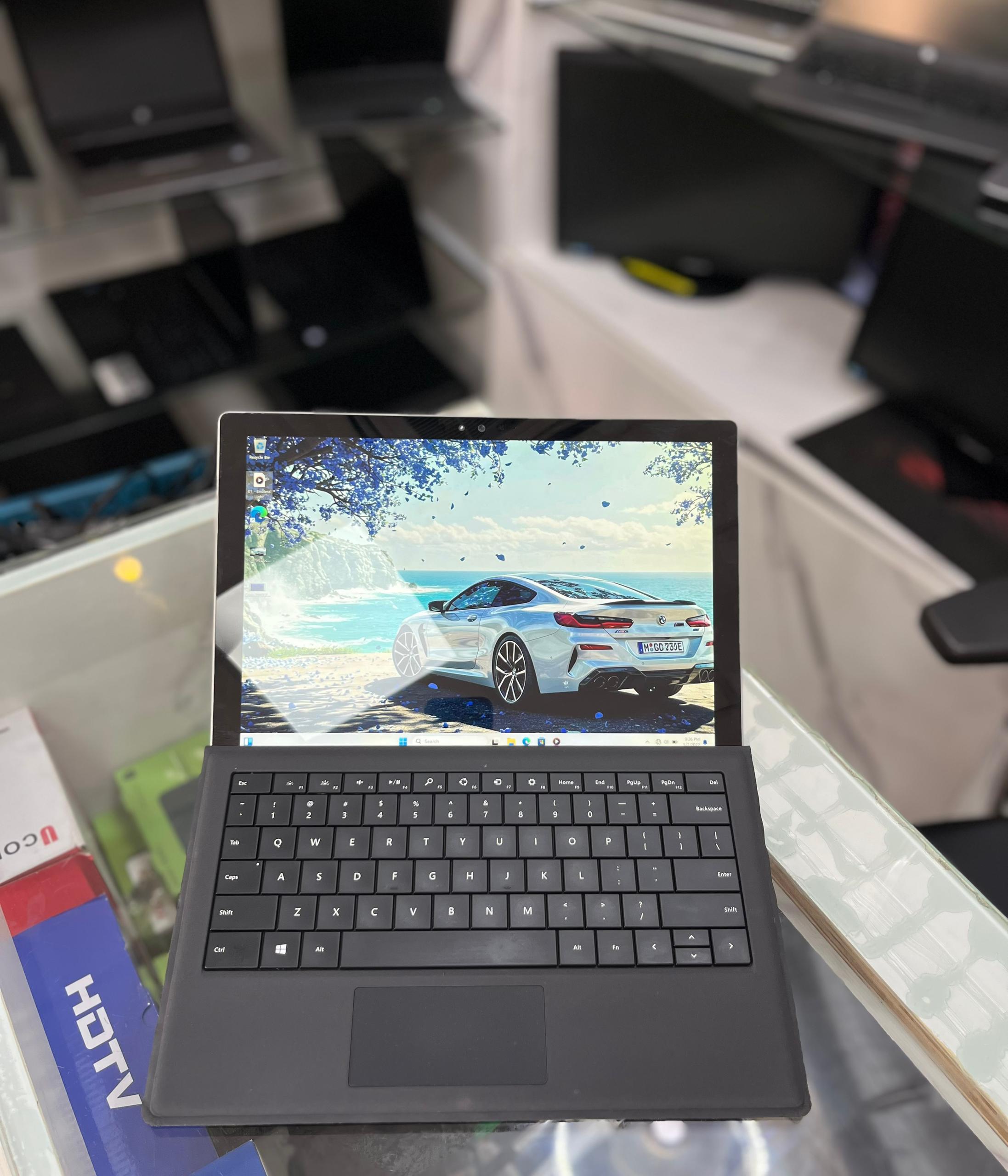 Microsoft Surface Pro 4 – Intel Core i5 6th Gen, 8GB RAM, 256GB SSD, 12.5" Touchscreen 2736×1824