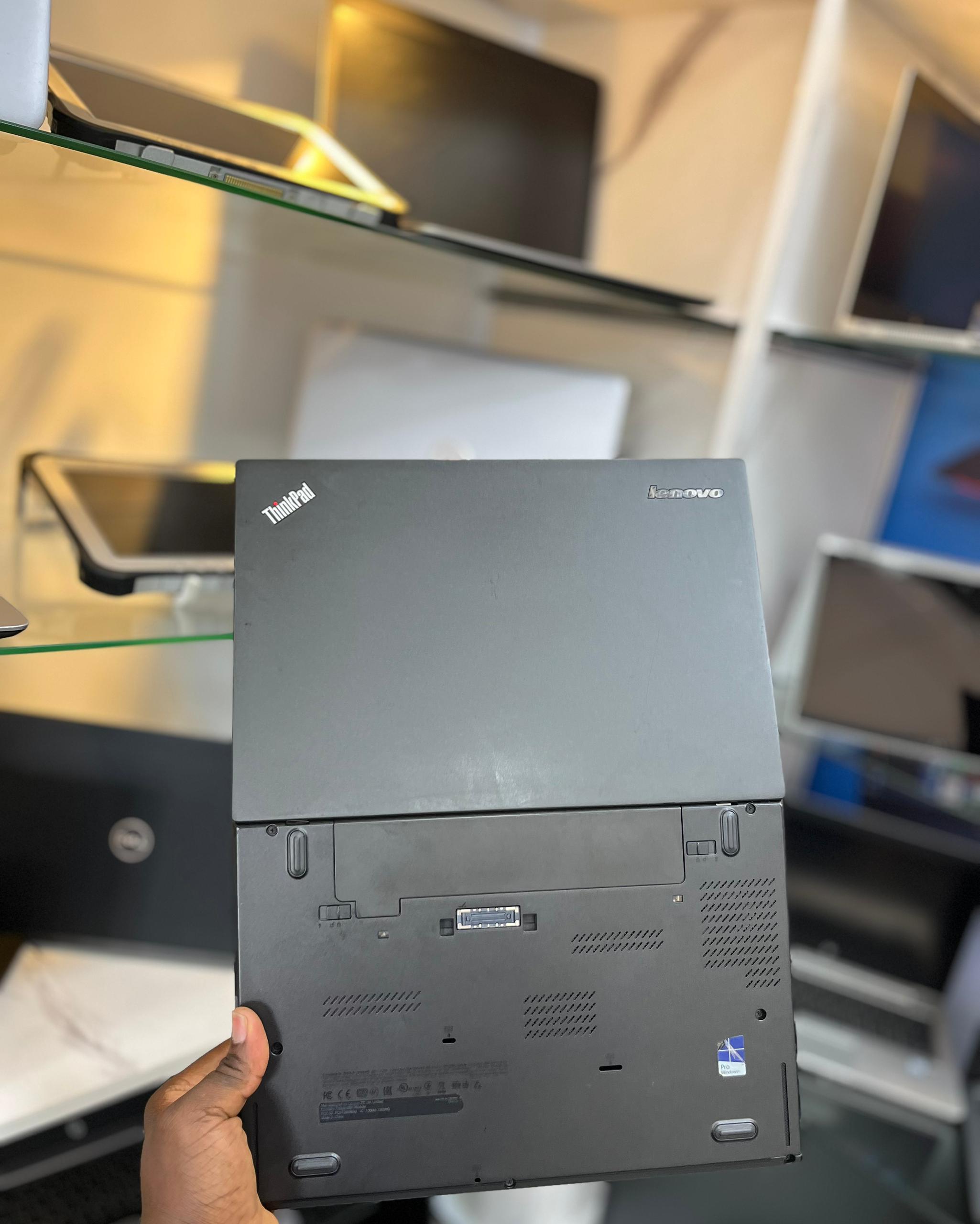 LENOVO THINKPAD T450S 💻  Intel®️ Core i7 5th Generation vpro max turbo frequency 2.60Ghz - @3.2Ghz