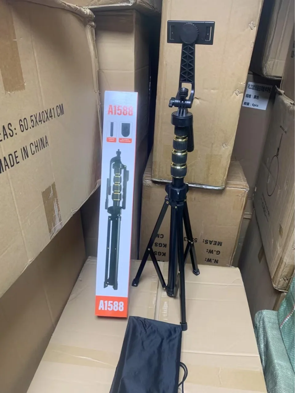 2.1M Floor Standing Selfie Stick with Tripod - Live Streaming & Photography thumbnail 5