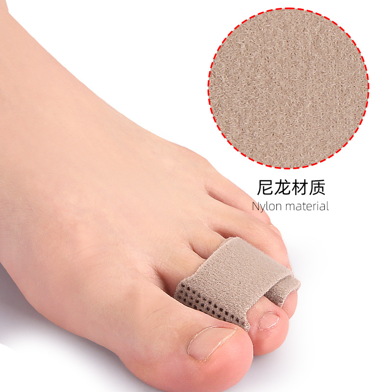 Day and night use a male and female finger divider, toe bandage overlap, thumb wearing cloth strip, middle toe stretcher