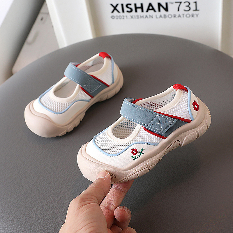 New Kids Girls Sport Shoes Versatile Hook & Loop Cute Flowers Embroidery Summer Children Fashion Sport Shoes Toes Wrapped