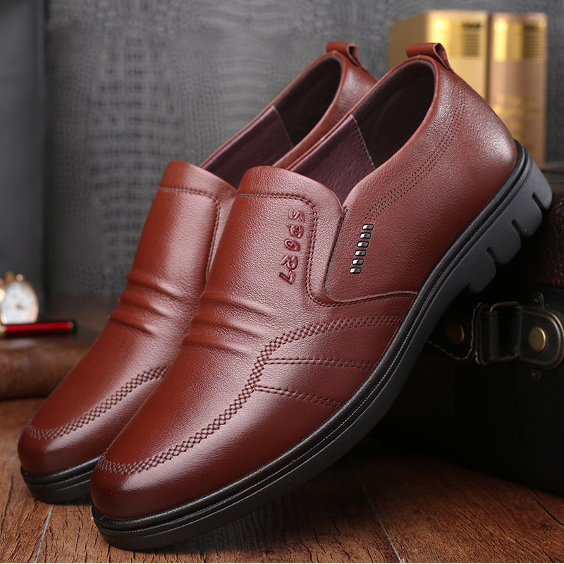 Men's leather shoes new black Soft bottom anti slip and breath shoes men's Business dress casual luxury light flat ﻿