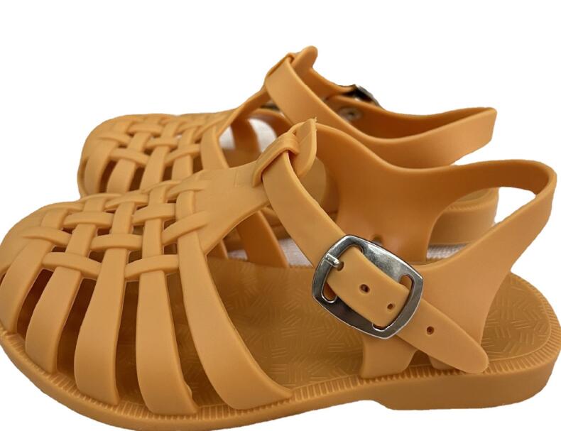 Three dimensional hole Shoes Boys' and girls' summer soft soled Baotou Beach Garden