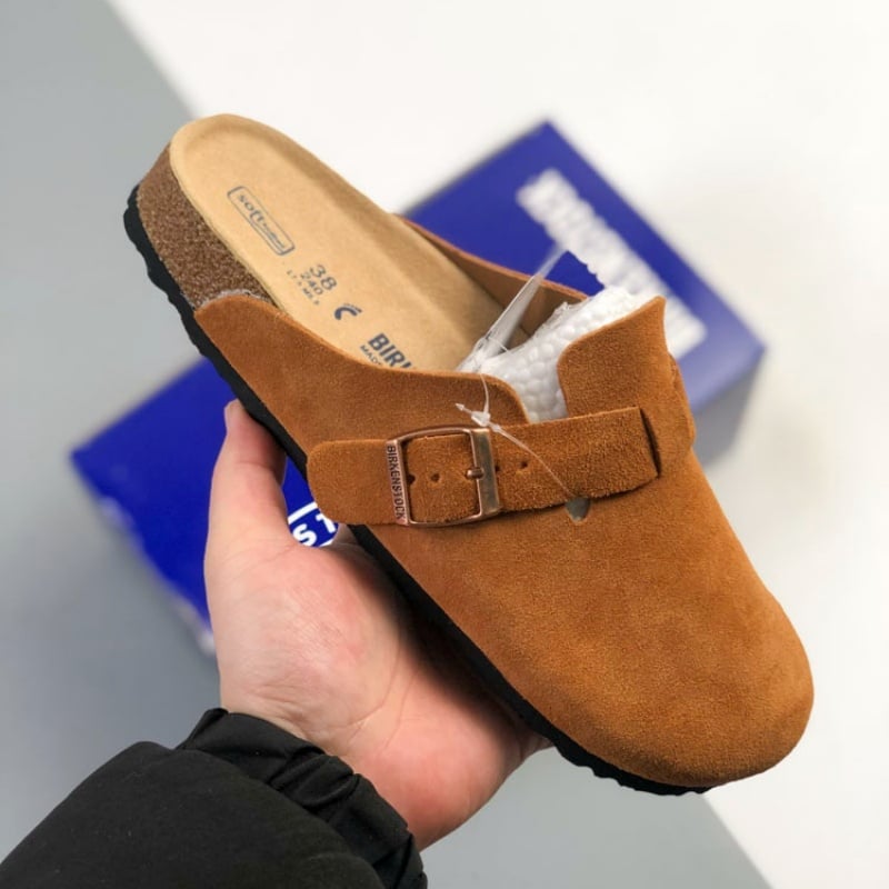 New Birkenstock sandals: made of soft, cushioned cowhide suede for all-day comfort; unisex round-toe summer sandals