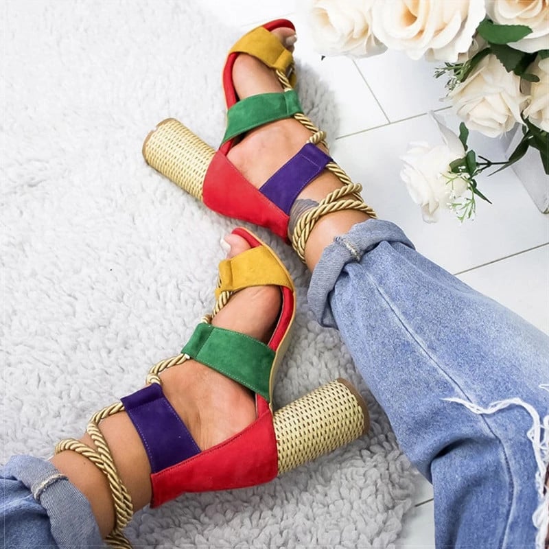 Sandalen Europäische und amerikanische neue Farben passen zu Spitzen-High-Heels für Damen mit spitzen High-Heels