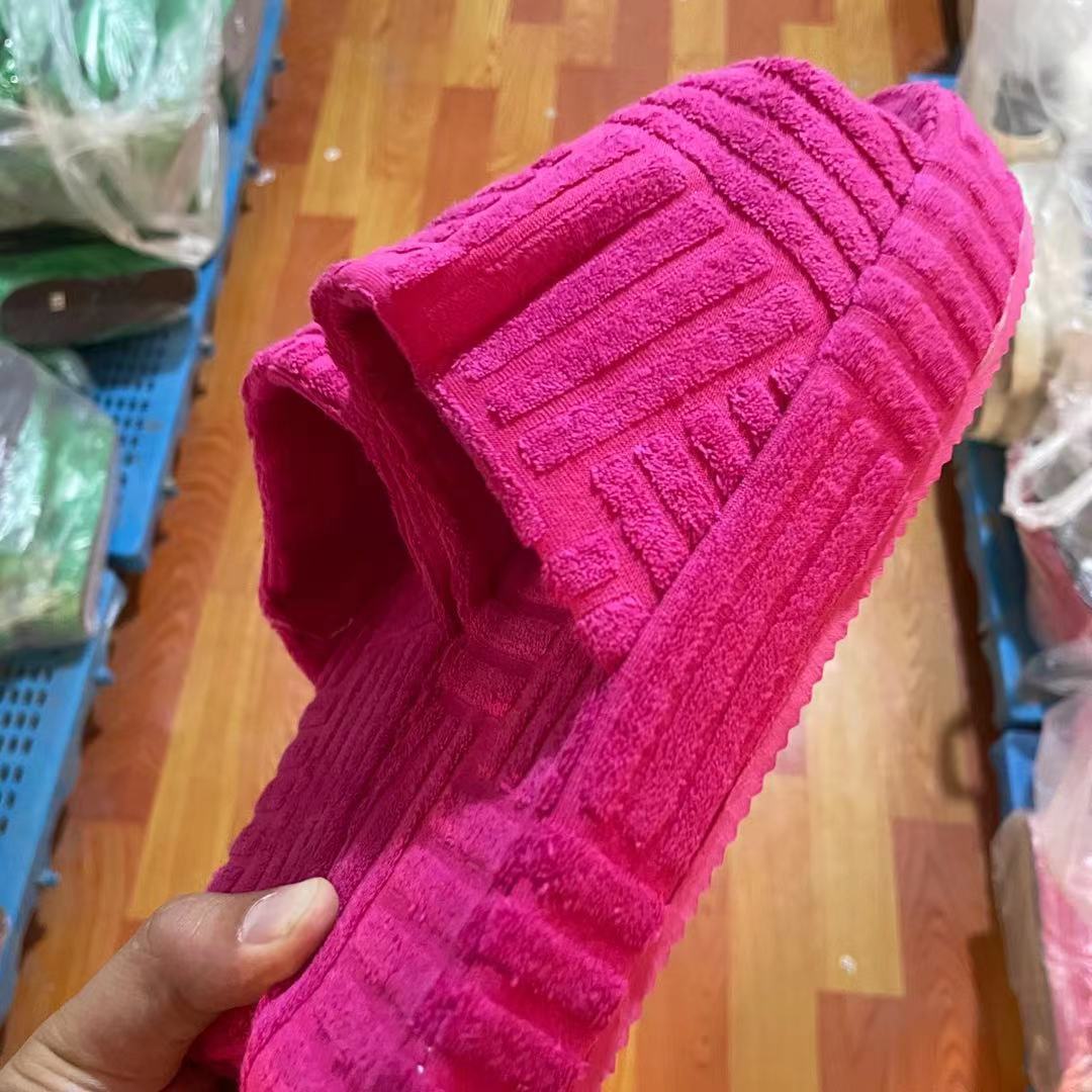 One word thick bottom fur slippers women embossed cotton drag European and American plus size fur slippers women