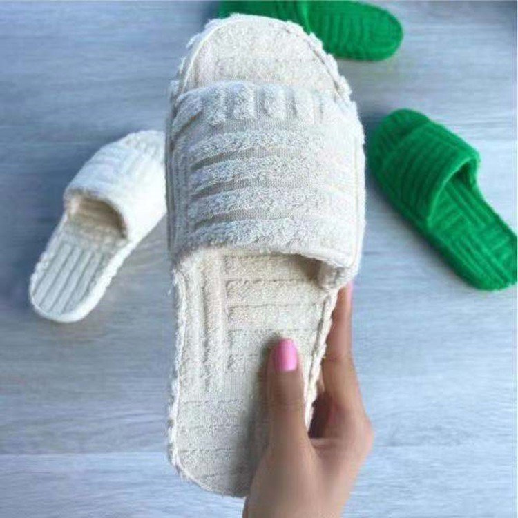 One word thick bottom fur slippers women embossed cotton drag European and American plus size fur slippers women