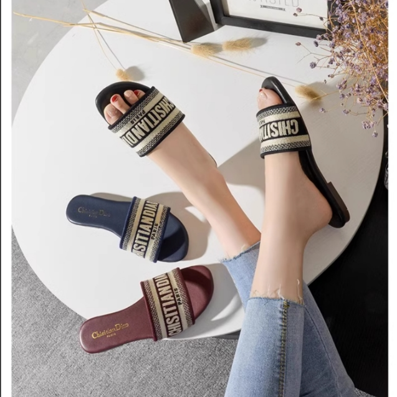 Dior new embroidery women slippers letter slippers non-slip flat bottom big size slippers summer fashion sandals outside wear