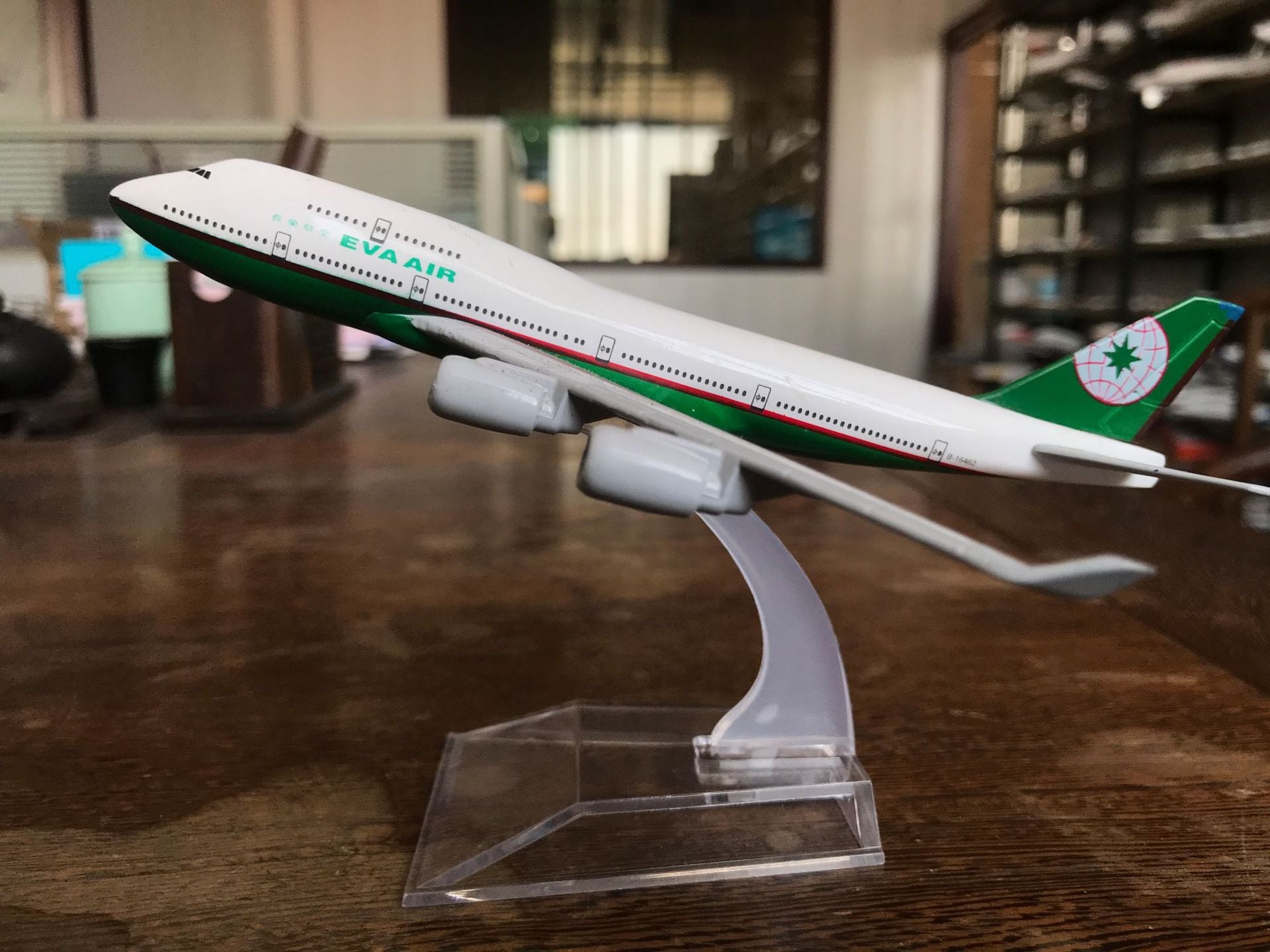New Original model a380 airbus Boeing 747 airplane model aircraft Diecast Model Metal 1:400 airplane toy Gift collection