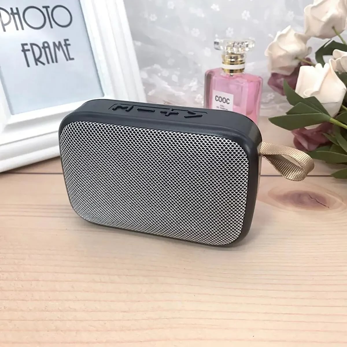Fabric Speaker Bluetooth Wireless Connection Portable Outdoor Sports Audio Stereo Support Tf Card Mobile Phone Universal