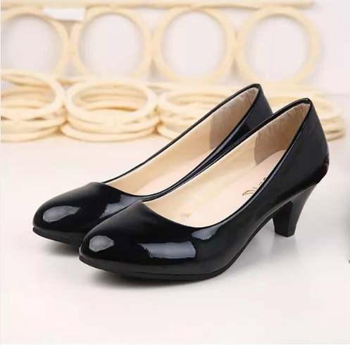Women's sports shoes, women's singles, mesh shoes, lightweight water shoes, beach shoes, one foot shoes, mom's shoes