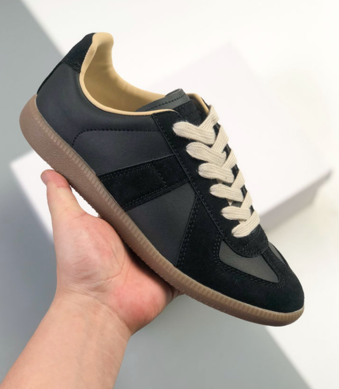 22 Classic Replica Leather Low sneaker Classic Versatile Whiteboard Lightweight, Wear resistant, Anti slip Rubber Sole