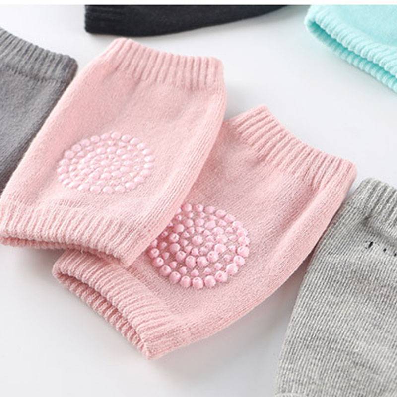 Baby crawling pad for comfortable non-slip knee protectors