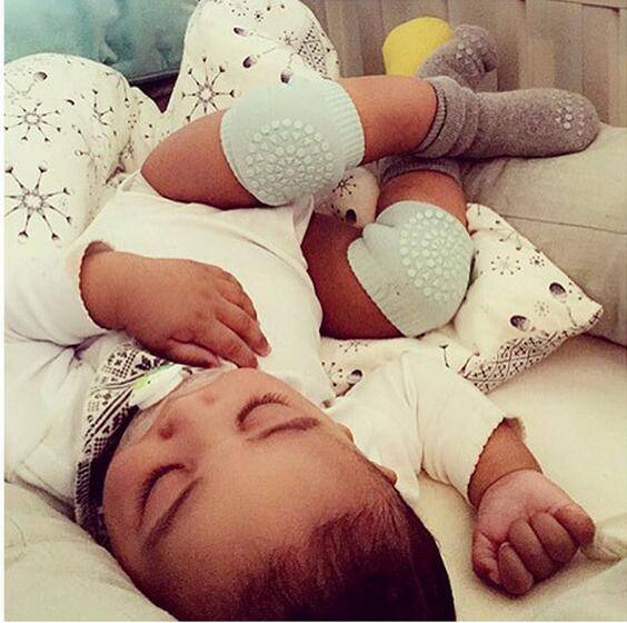 Baby crawling pad for comfortable non-slip knee protectors