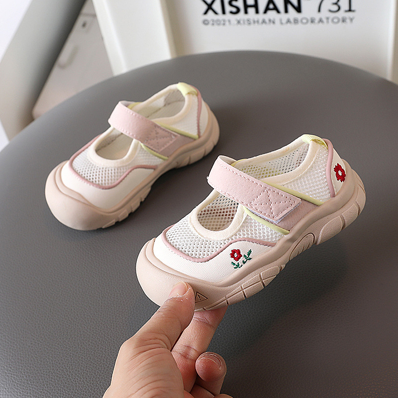 New Kids Girls Sport Shoes Versatile Hook & Loop Cute Flowers Embroidery Summer Children Fashion Sport Shoes Toes Wrapped