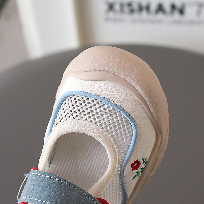 New Kids Girls Sport Shoes Versatile Hook & Loop Cute Flowers Embroidery Summer Children Fashion Sport Shoes Toes Wrapped