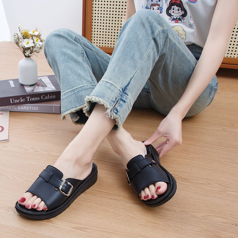 Woman's Summer New Flat Sole Peep Toe Slippers Thick Sole Non Slip Fashionable Outdoor Beach Slippers Sandals Elderly Slippes