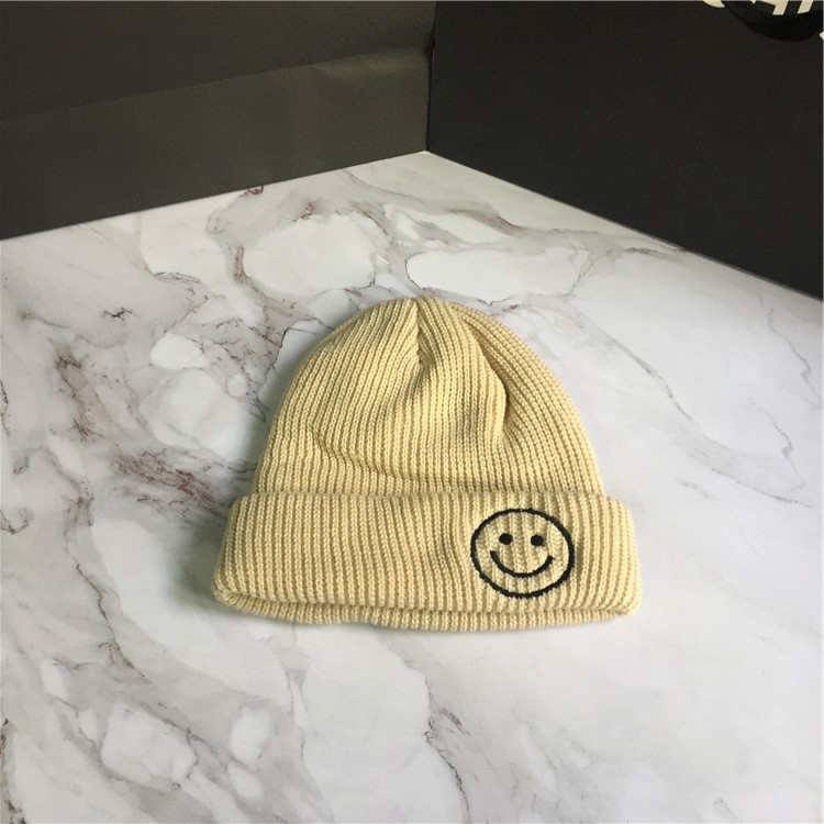 Cozy Smile-Embroidered Winter Beanie – Seamless Knit Design, Gentle Ribbed Edge & Breathable Merino-Blend for Babies & Kids