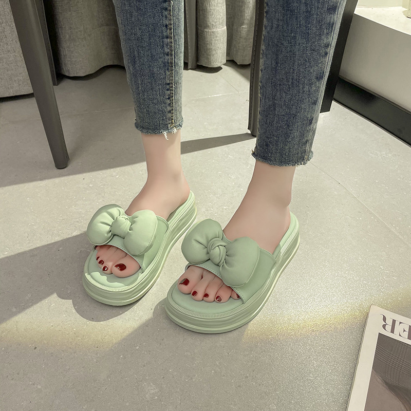 Spring/Summer 2023 New versatile sponge cake flat bottomed casual style solid color round headed lady beach slippers