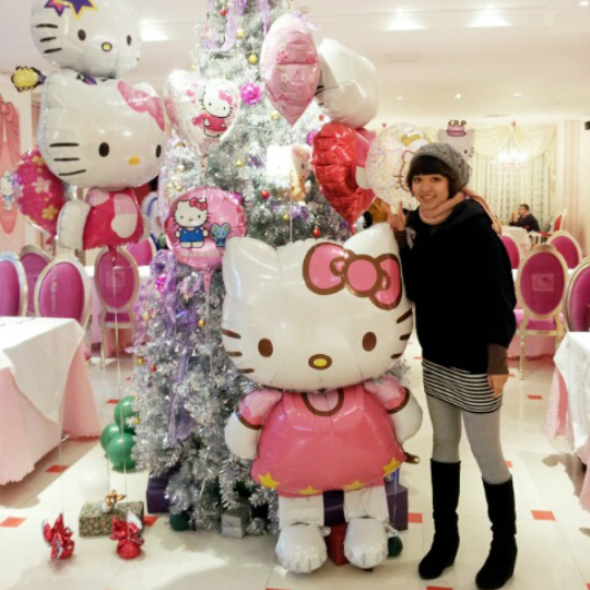 1pc Jumbo Hello Kitty Foil Balloon (114×70cm) – Ultra-Large Shimmering Design with Mirror-Gloss Finish & Advanced Shape Memory T