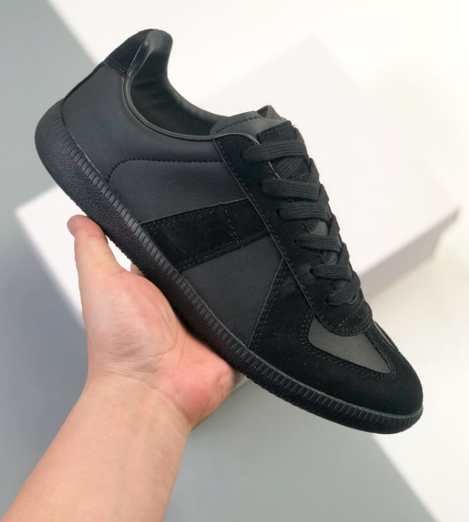 22 Classic Replica Leather Low sneaker Classic Versatile Whiteboard Lightweight, Wear resistant, Anti slip Rubber Sole