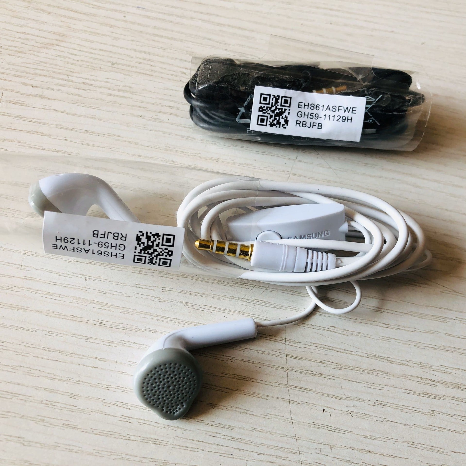 s5830 original headset wire control earplug c550 flat head barcode volume ear J7 S7568 mobile phone universal headset