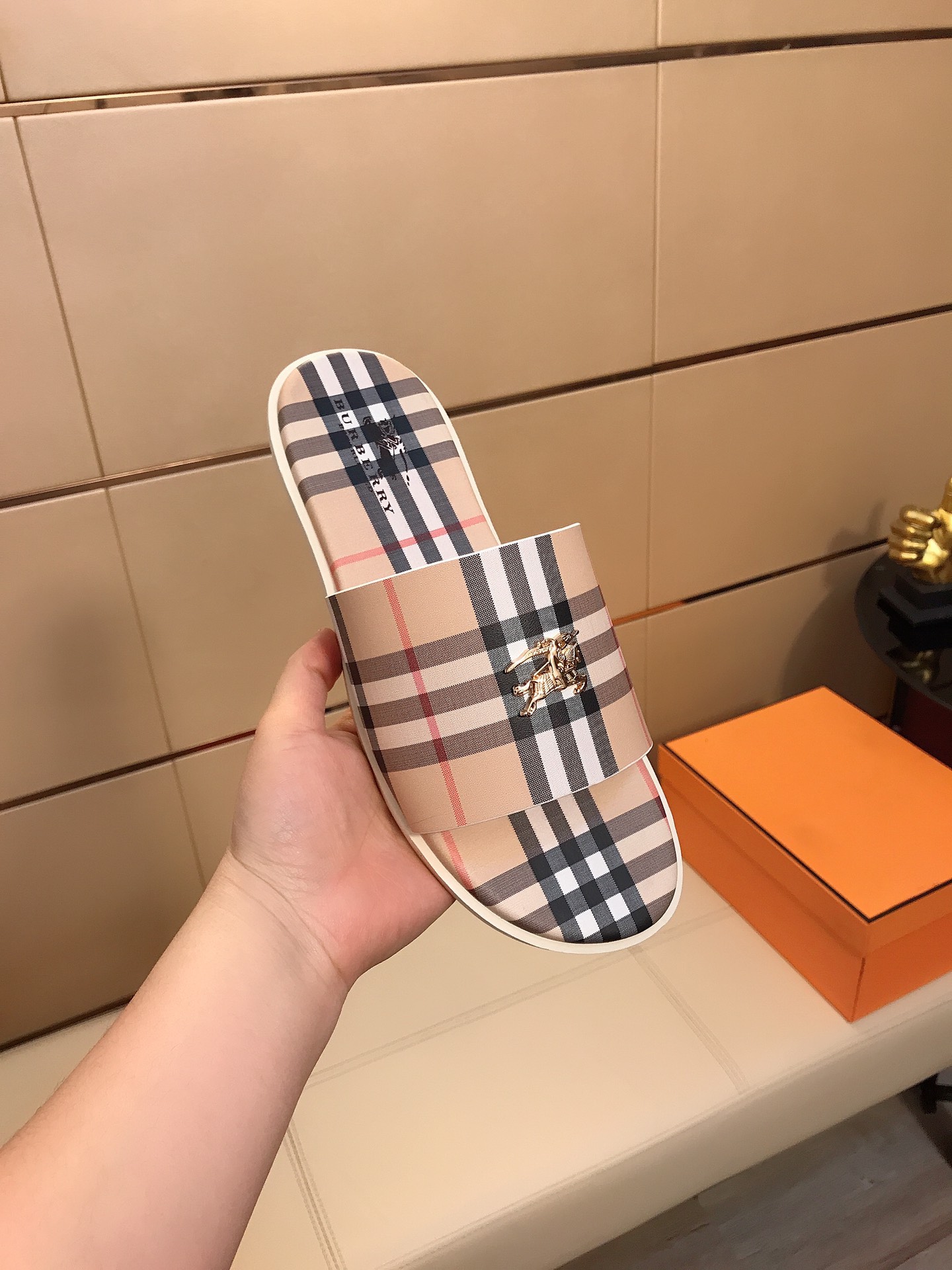 Burberry Slippers Home Slippers Beach Slippers Outdoor Sandals Strap Half Slippers Non-slip Flip-Flops Men's Slippers 38-44
