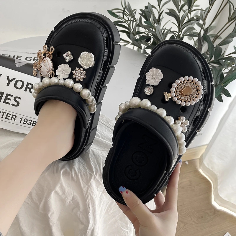 2023 New Fashion Charms Clog Shoes Outdoor Women Slippers Thick Sole Summer Sandals For Girls