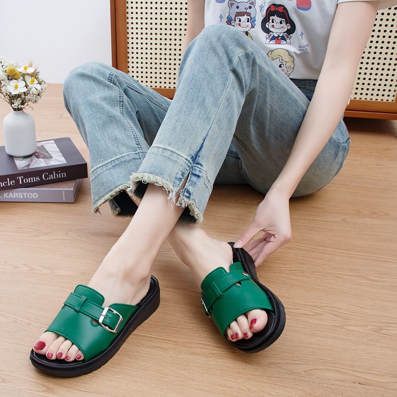 Woman's Summer New Flat Sole Peep Toe Slippers Thick Sole Non Slip Fashionable Outdoor Beach Slippers Sandals Elderly Slippes