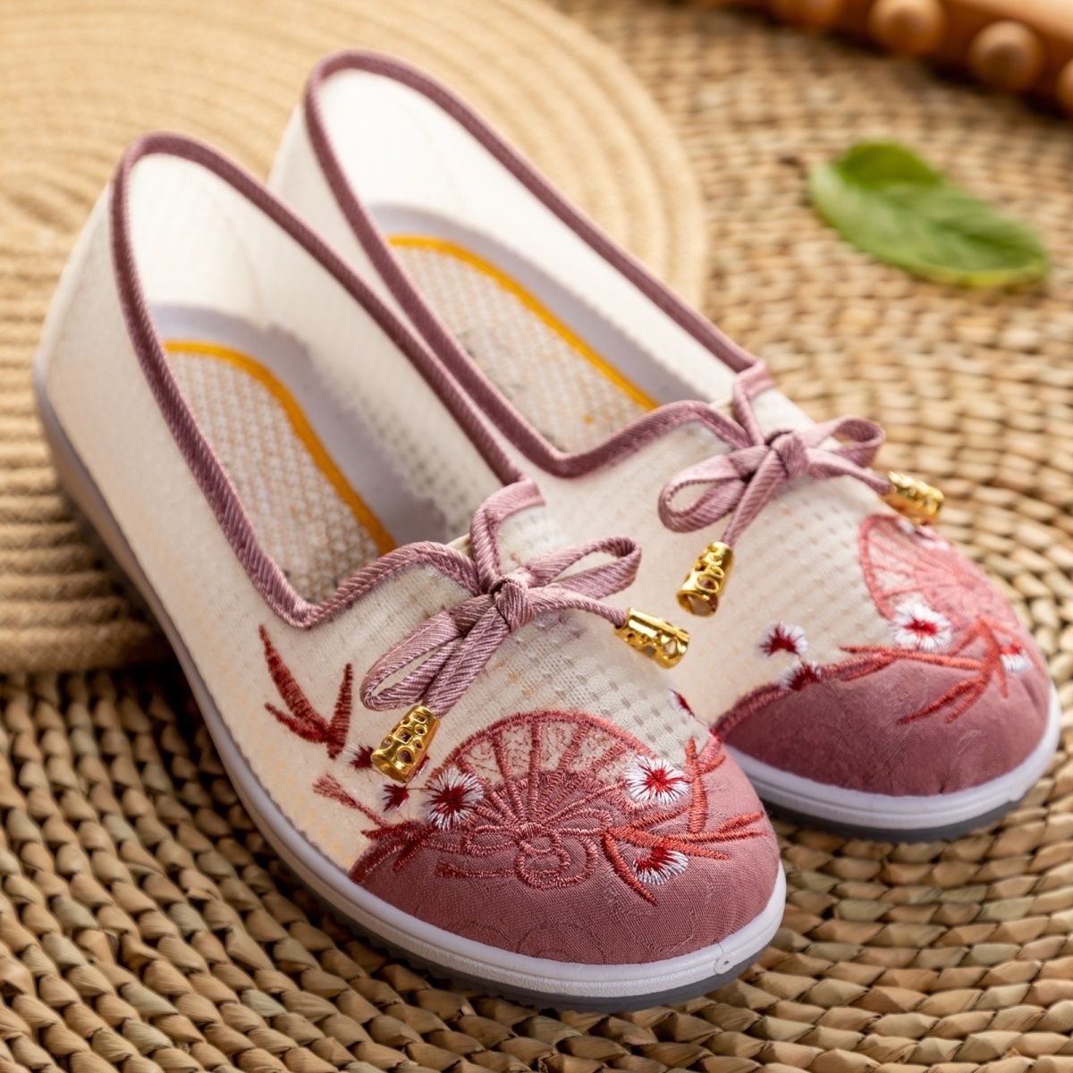 Comfortable and Elegant Casual Walking Slip On Ladies Footwear Summer Fashion Daily Routine Women's Mesh Breathable Shoes