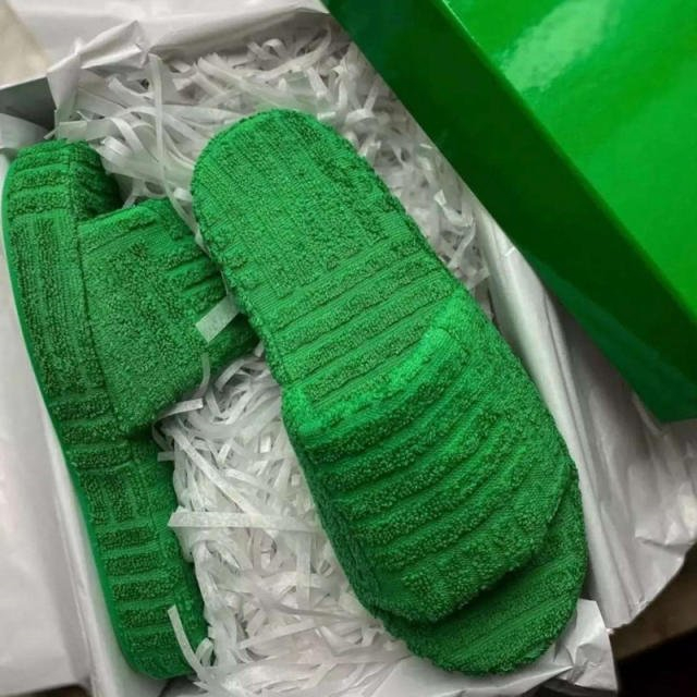 New Plus Size Plush Slippers Green Thick-soled Outer Wear Fashionable Slippers