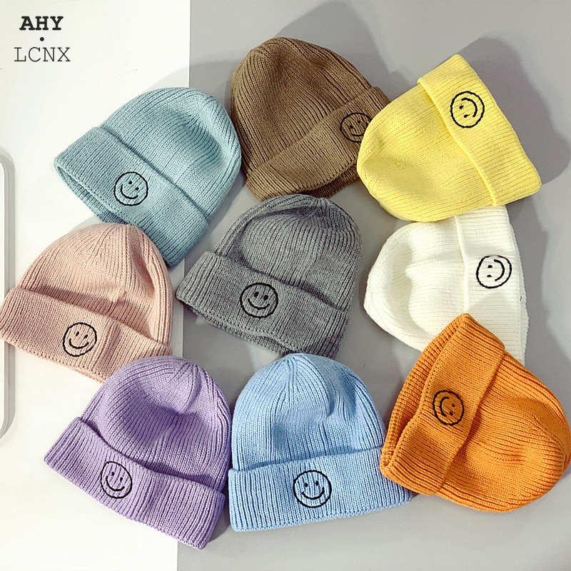 Cozy Smile-Embroidered Winter Beanie – Seamless Knit Design, Gentle Ribbed Edge & Breathable Merino-Blend for Babies & Kids