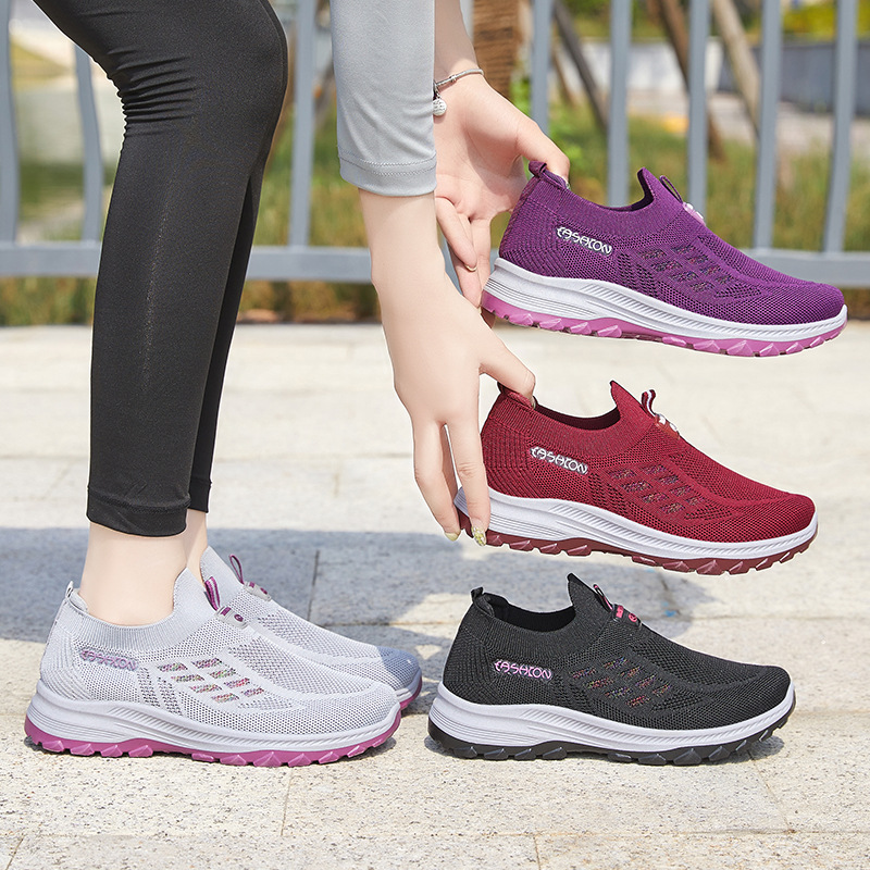 Stepping shoes 2023 spring new women's shoes breathable, soft soled shoes for middle-aged and elderly mothers