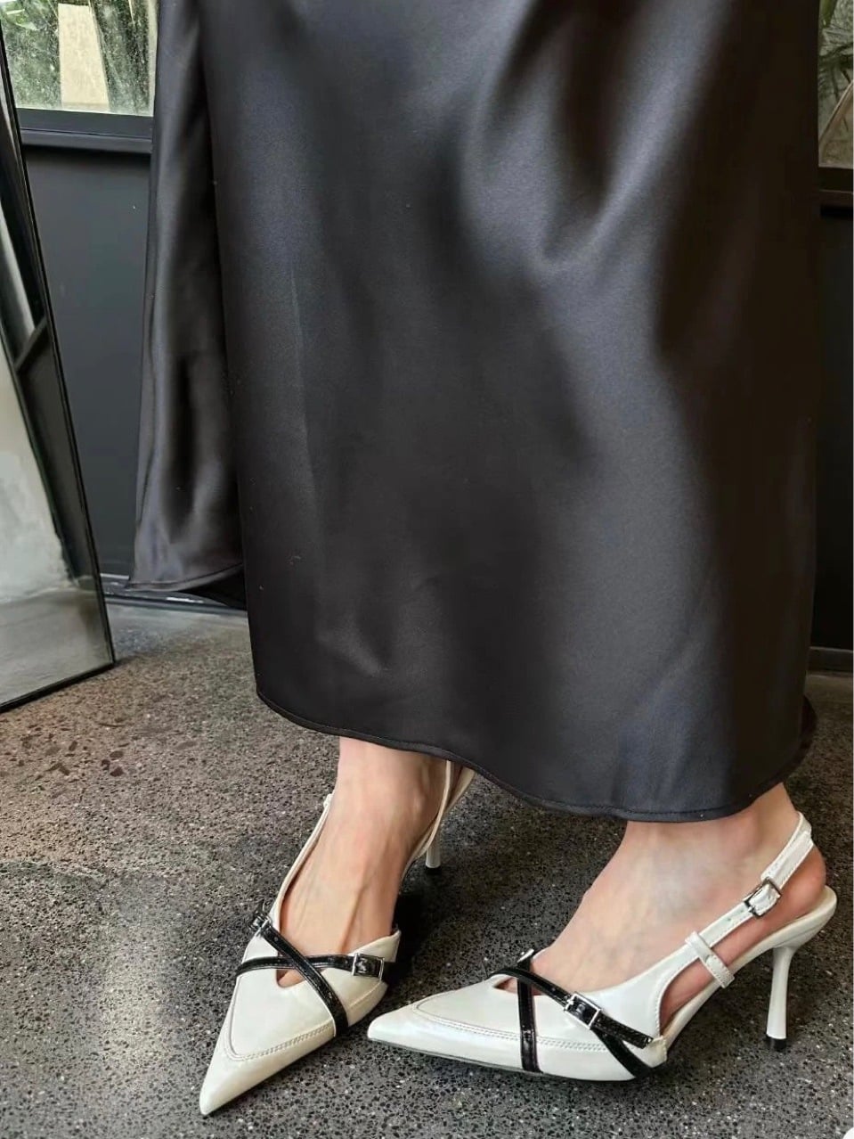 New cross thin strap high-heeled shoes with pointed edges that look slim, patent leather thin heels, cross buckle strap toe caps