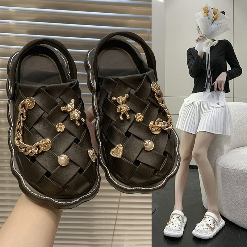 New Fashion European and American Cross Border Thick Sole Hole Solid Color Bear Sandals 2023 Women's Hole Sandals