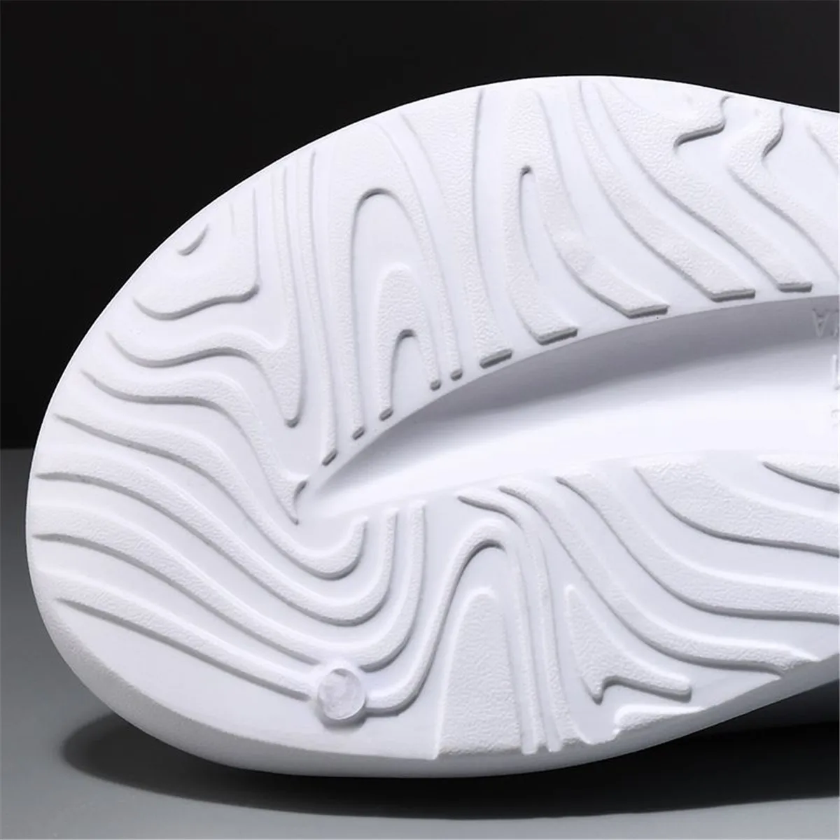 Summer Women Men Super Soft Super Fire Non-slip New Beach Slippers Wear-resistant Trendy Fashion All-match Comfort Summer Main