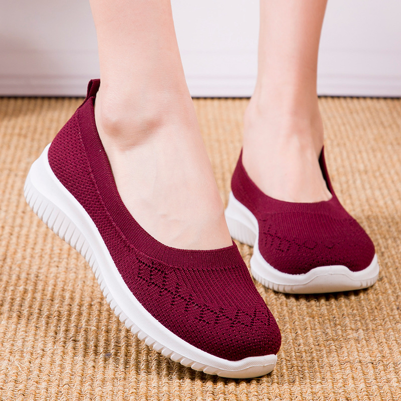 2024 New Flat Flat Flyknit Shoes for Women in Spring and Autumn, Stepping on Middle aged and Elderly Mom's Shoes