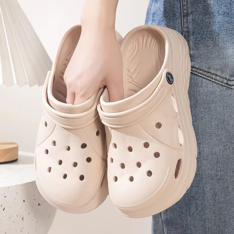 Women's Fashion Platform Sandals Summer 2025 Thick Sole Soft Eva Clogs Garden Shoes for Women Hollow Out Non Slip Beach Sandals