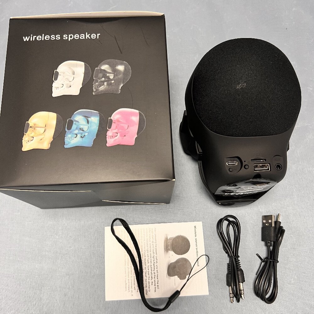 Skull Speaker Wireless Bluetooth-compatible Portable Mini Stereo Sound Enhanced Bass Speaker 5W Music Player Skull Shape Speaker