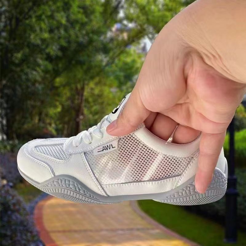 New women's shoes Fashion sports shoes Leather soft soled women's shoes Casual thick soled shoes