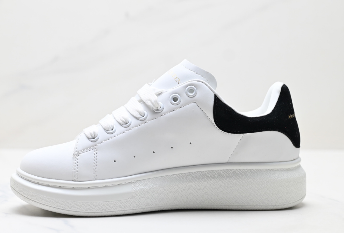 Alexander McQueen low-top casual sneakers in pure white made of sole leather