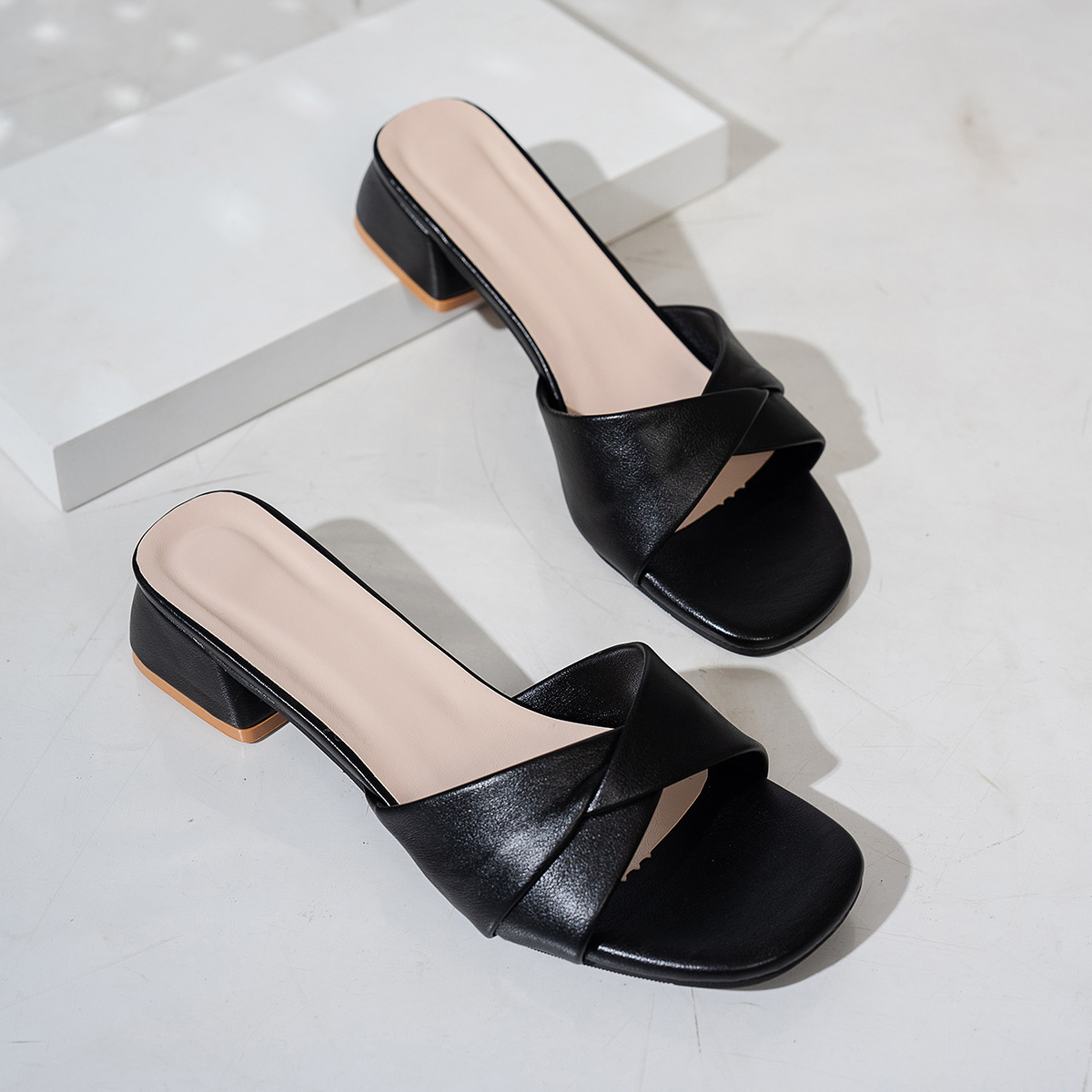 Large size slippers for female Xia, square toe, exposed toe, straight drag, high heels, thick heels, worn outside slippers