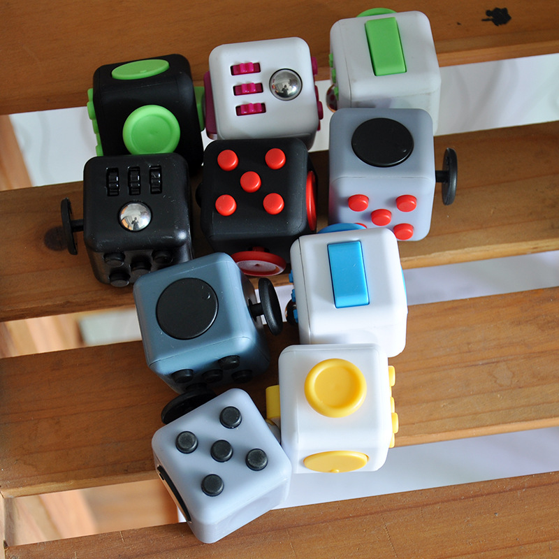 1pc Adults and Children Relieve Anxiety Finger Toys Decompression Craps Irritation Decompression Magic Cube Artifacts Toys