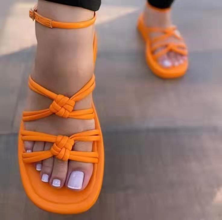 New round head, one line buckle, thick sole sandals for women's oversized outerwear woven beach sandals