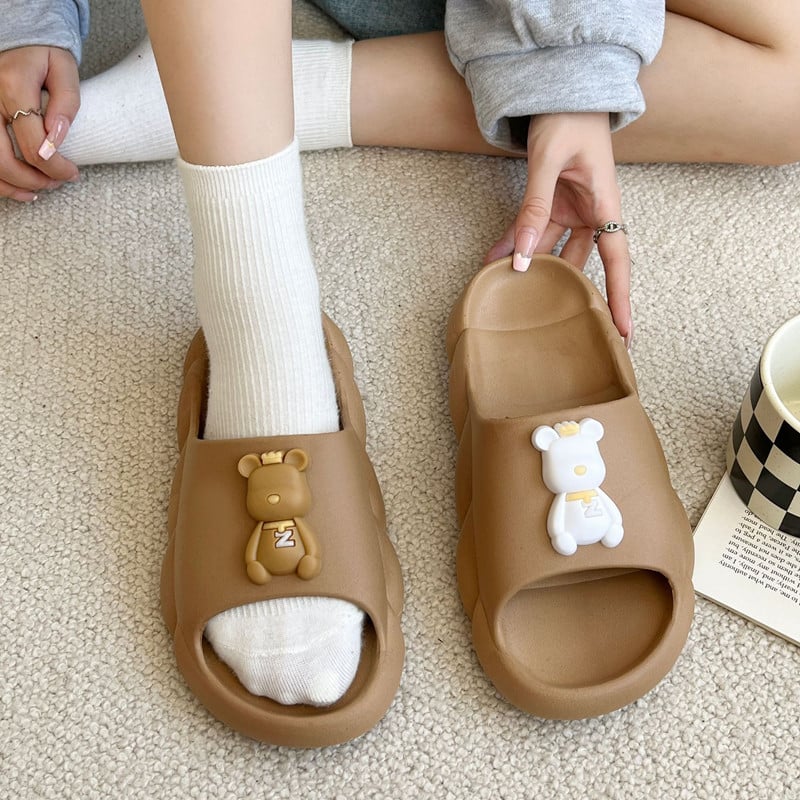 Couples Wearing Women's Slippers to Step on the Shit; Women's Fashion Versatile Indoor and Outdoor Slippers