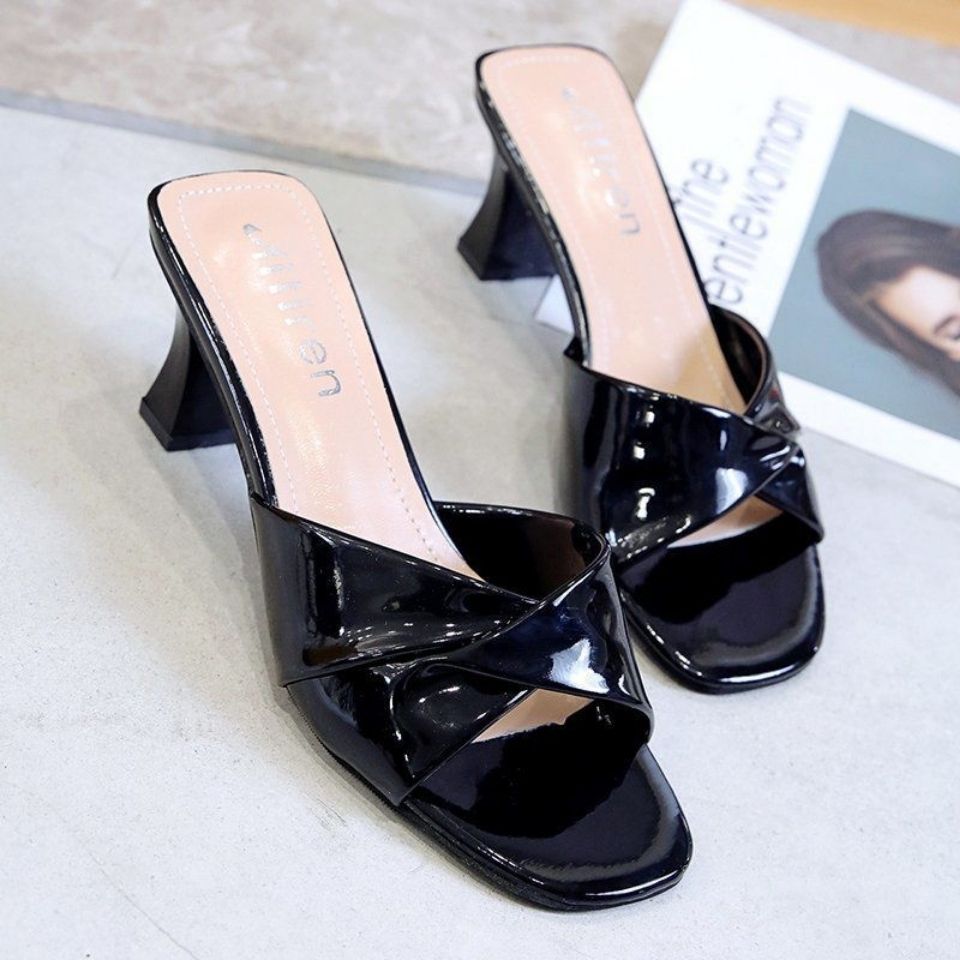 New Luxury Fashion Women's Shoes Summer Square Heels Thick Heels High Heels Slippers for Outdoor Shopping Casual Slippers