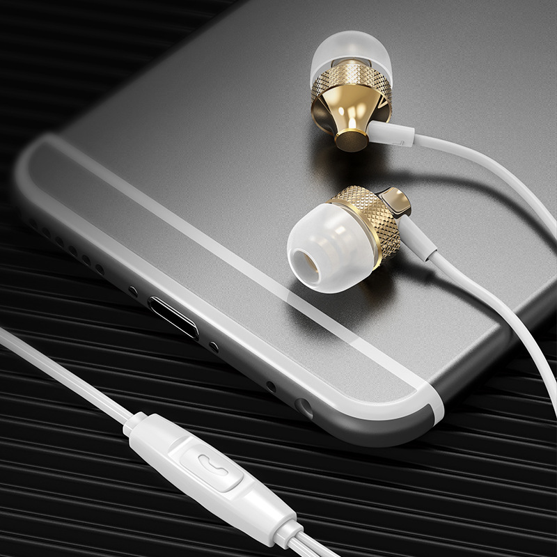 New Metal In-Ear Headphones Subwoofer With Wheat Wire Control Mobile Phone Computer Universal Headset Spot